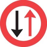 B18 Vigepligtstavle. Trafikskilt