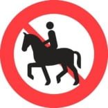 C26 Ridning og føring af hest forbudt. Forbudsskilt