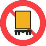 C23 Kørsel med farlig gods forbudt. Skilt