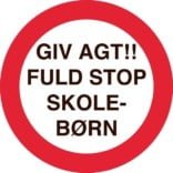 GIV AGT!! FULD STOP SKOLEBØRN. Forbudsskilt