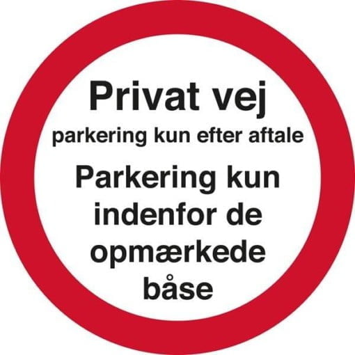 Privat vej Parkering kun efter aftale. Parkering kun indenfor de opmærkede båse. Skilt