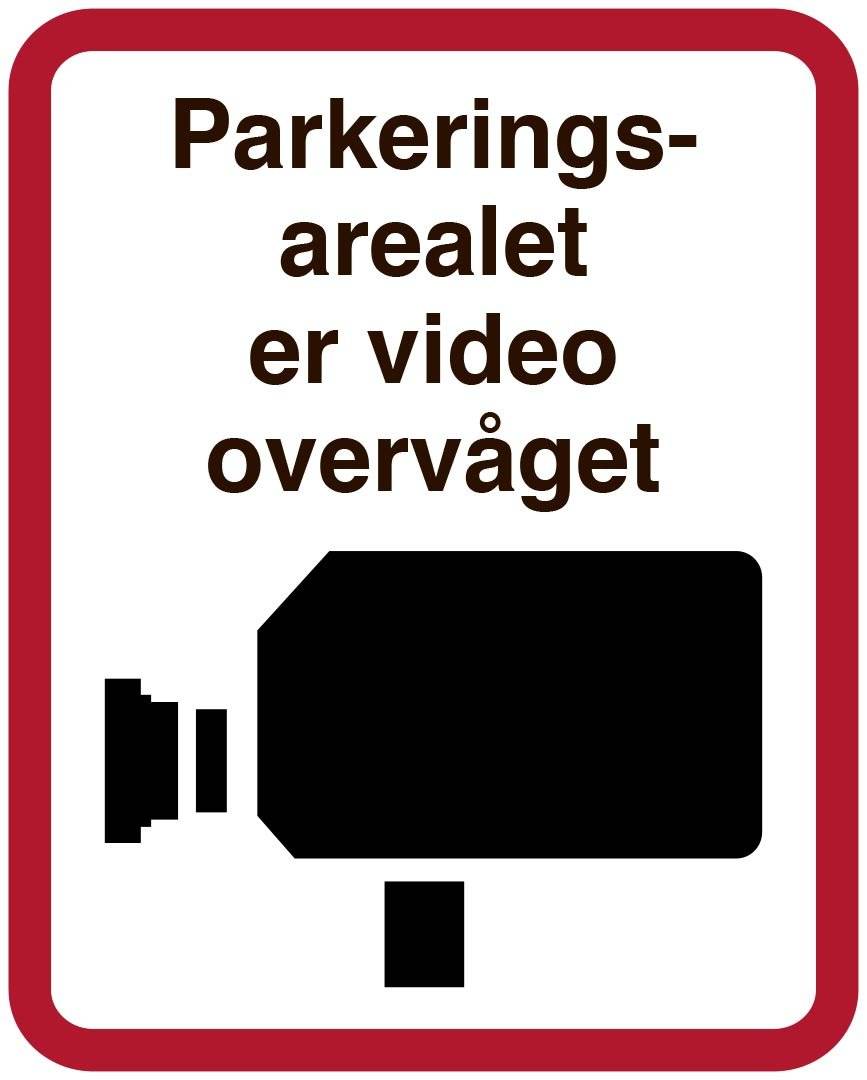 Parkeringsarealet er video overvåget. Overvågningsskilt