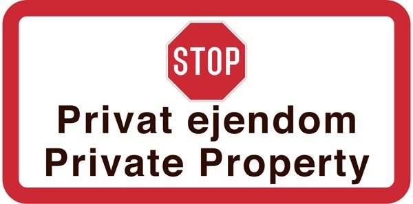 Privat ejendom  Private Property. Forbudsskilt