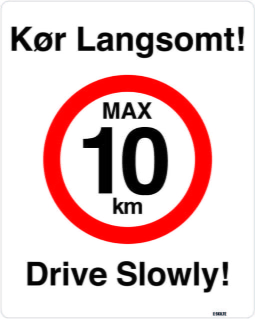 Kør langsomt. Max 10 km. Drive slowly. skilt