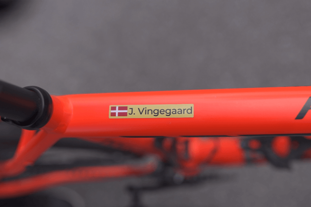 Jonas Vingegaard klistermærke på cykel