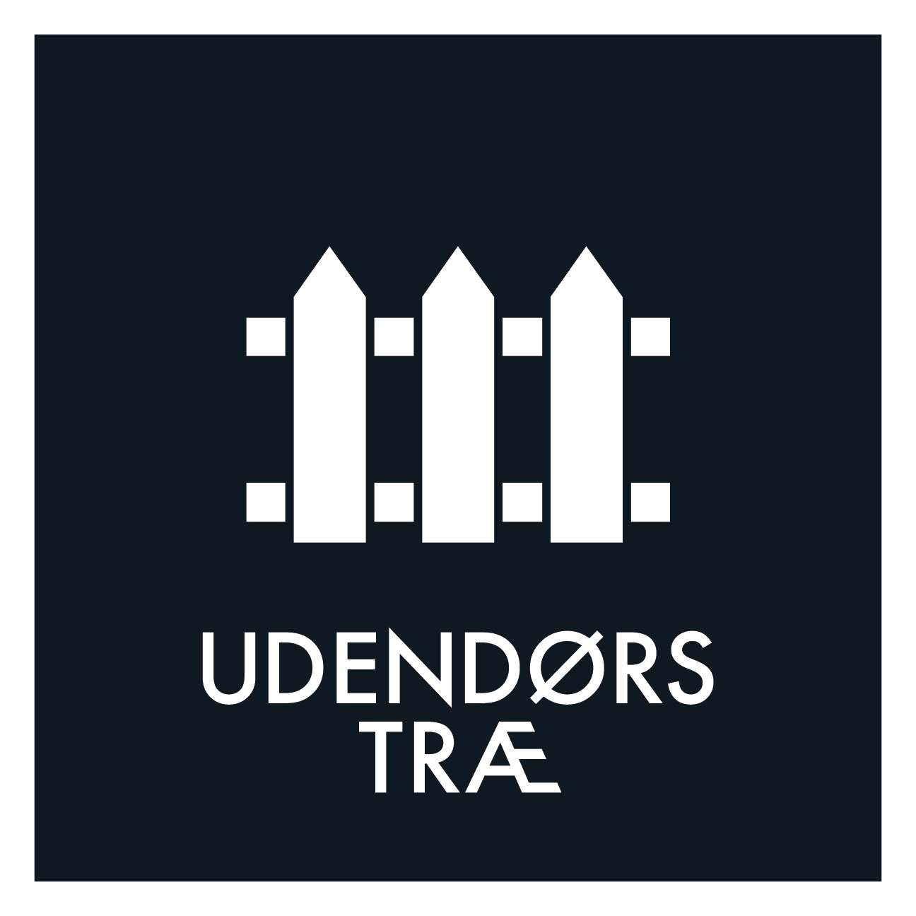 Udendørs træ affald sort skilt - Dansk Affaldssortering