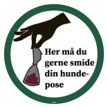 Her må du godt smide din hundpose. Hundeskilt