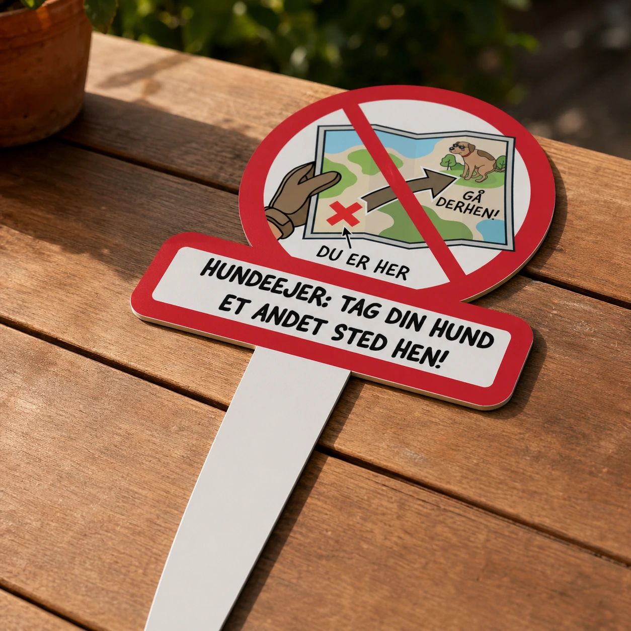 Hundeejer tag din hund et andet sted hen skilt med spyd - Billede 2