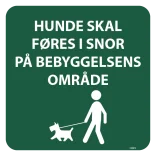 Hunde skal føres i snor på bebyggelsens område skilt