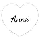 Hjerteformede bordkort med enkelt tekstdesign til konfirmation