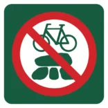 Cykling på gravhøje forbudt skilt - Naturstyrelsen