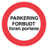 Parkering forbudt foran portene. Skilt